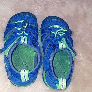 Boys Keen Water Shoes size 9